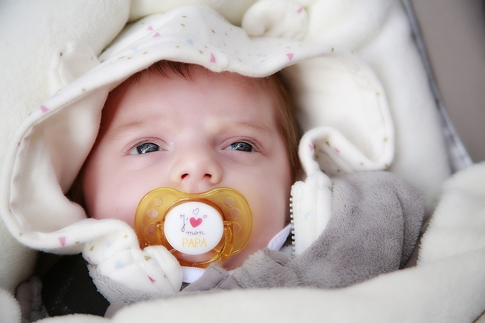 Vêtements de Bébé : le trousseau du nourrisson saison par saison