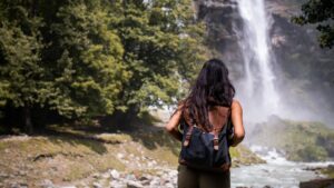 Femme en voyage seule